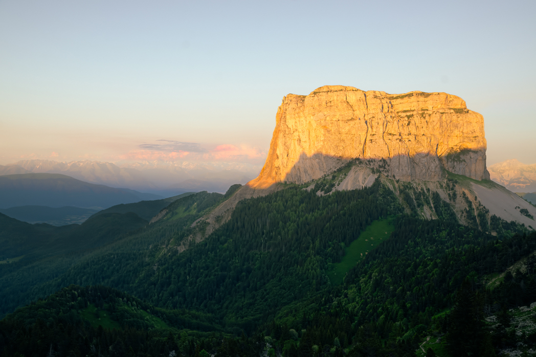 ©Raphaël Charuel - Le Pas de la Selle permet déjà une vue d'ensemble du sommet.